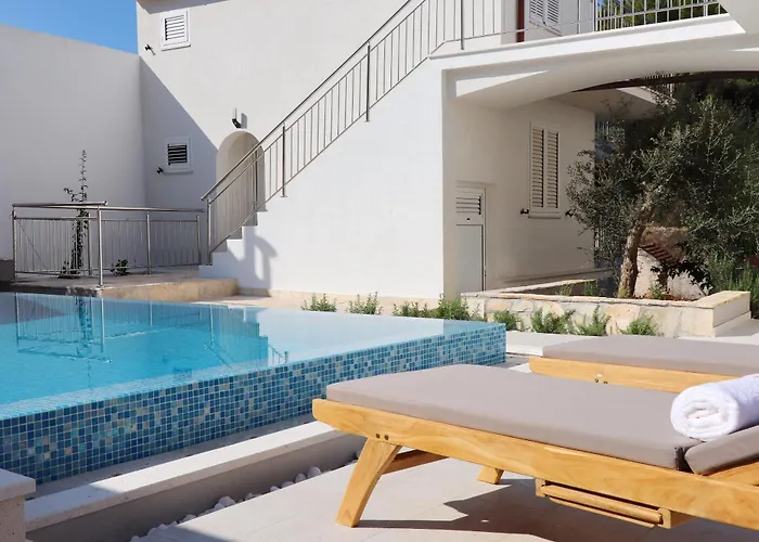 Casa de Férias Seaside Family Friendly House With A Swimming Pool Cove Slatina, Korcula - 23711