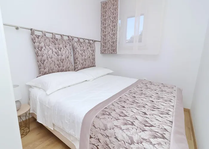 Seaside Family Friendly House With A Swimming Pool Cove Slatina, Korcula - 23711 Casa de Férias *