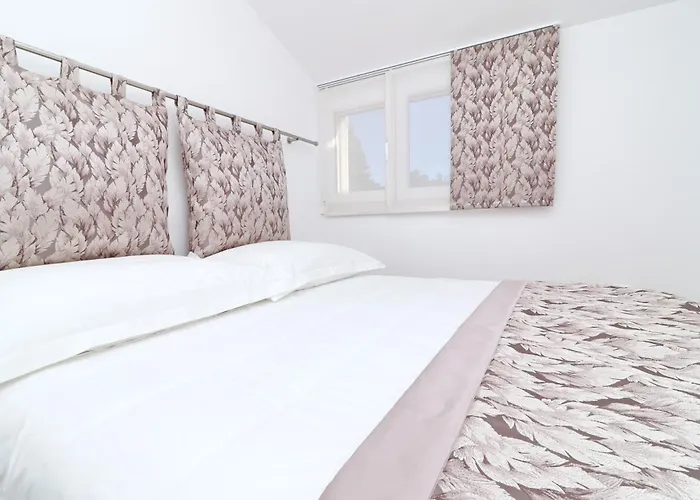 Casa de Férias Seaside Family Friendly House With A Swimming Pool Cove Slatina, Korcula - 23711