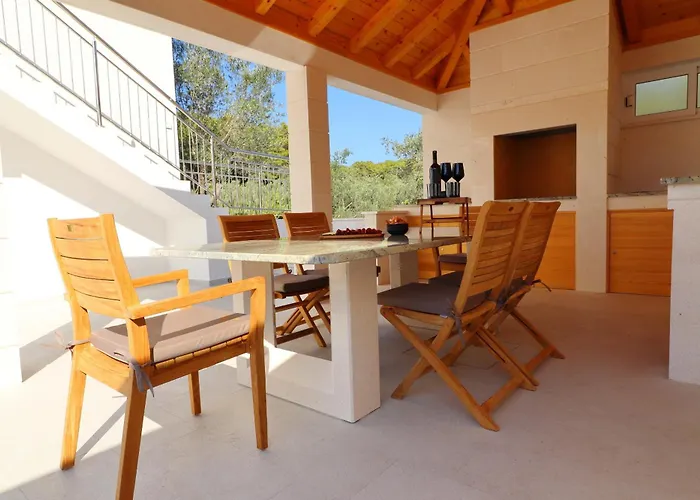 Casa de Férias Seaside Family Friendly House With A Swimming Pool Cove Slatina, Korcula - 23711 *