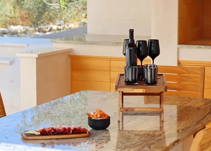 Seaside Family Friendly House With A Swimming Pool Cove Slatina, Korcula - 23711 Casa de Férias *