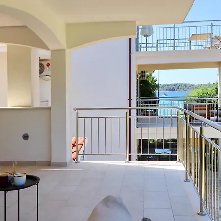 Сasa de vacaciones Seaside Family Friendly House With A Swimming Pool Cove Slatina, Korcula - 23711
