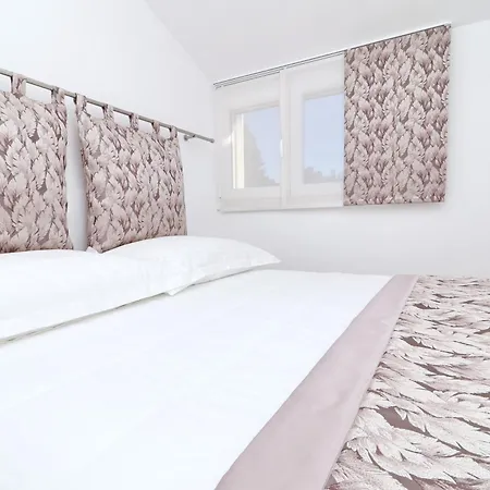 Tatil Evi Seaside Family Friendly House With A Swimming Pool Cove Slatina, Korcula - 23711