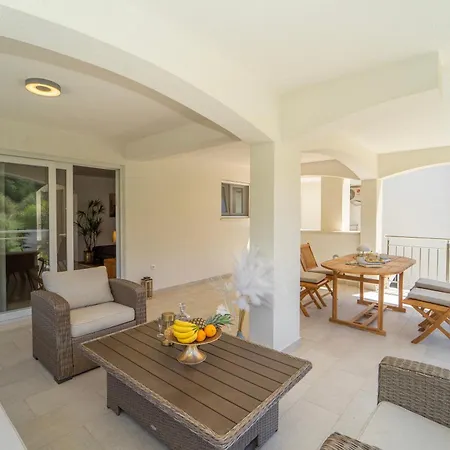 Tatil Evi Seaside Family Friendly House With A Swimming Pool Cove Slatina, Korcula - 23711