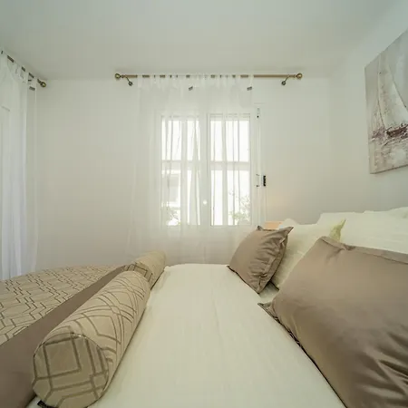Tatil Evi Seaside Family Friendly House With A Swimming Pool Cove Slatina, Korcula - 23711