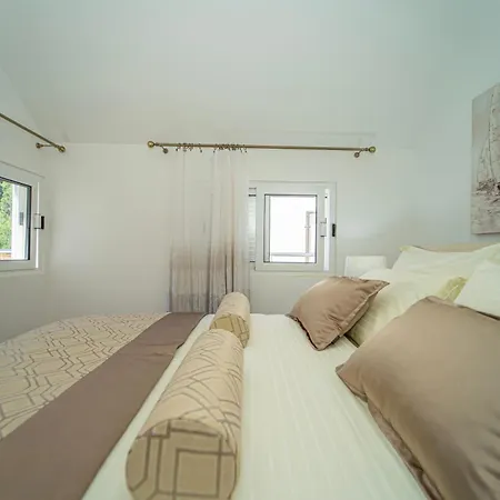 Tatil Evi Seaside Family Friendly House With A Swimming Pool Cove Slatina, Korcula - 23711 Vela Luka