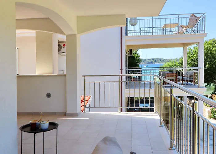 Tatil Evi Seaside Family Friendly House With A Swimming Pool Cove Slatina, Korcula - 23711